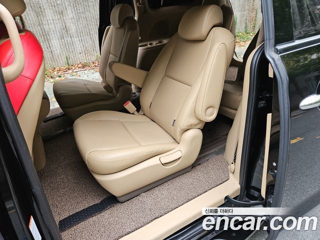 Kia Canival 2015 — photo 12