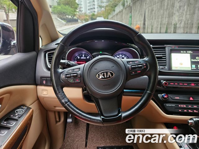 Kia Canival 2015 — photo 14