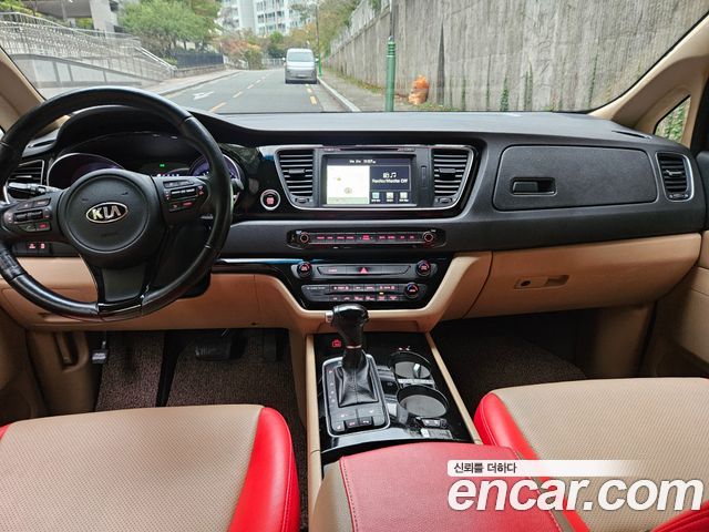 Kia Canival 2015 — photo 15
