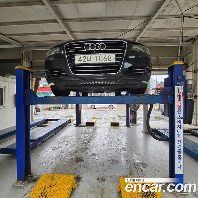 Audi A8 2013 — photo 1