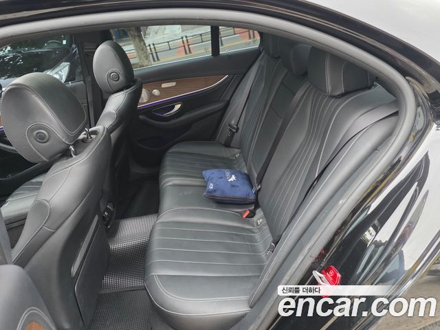 Mercedes-Benz E-Class 2019 — photo 10
