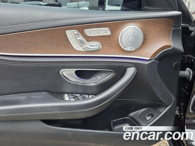 Mercedes-Benz E-Class 2019 — photo 12