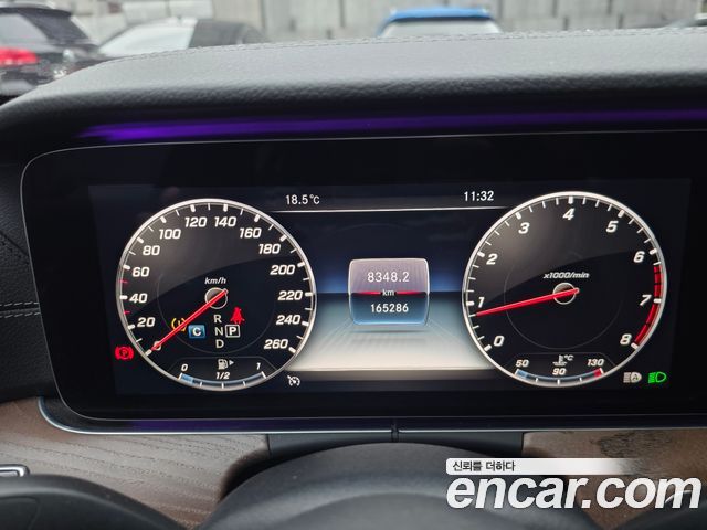 Mercedes-Benz E-Class 2019 — photo 14