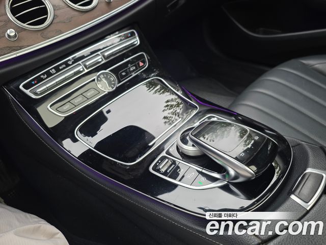 Mercedes-Benz E-Class 2019 — photo 17