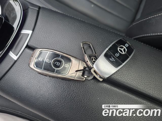 Mercedes-Benz E-Class 2019 — photo 18