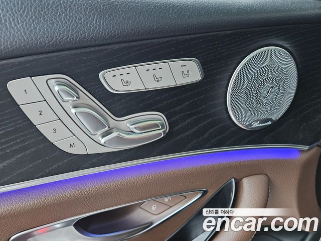 Mercedes-Benz E-Class 2019 — photo 10