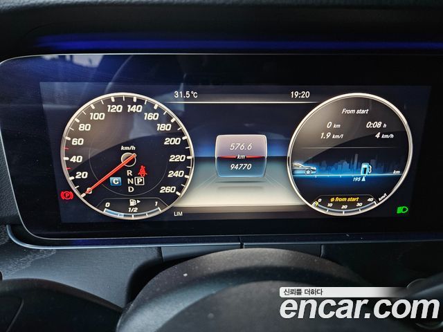 Mercedes-Benz E-Class 2019 — photo 11