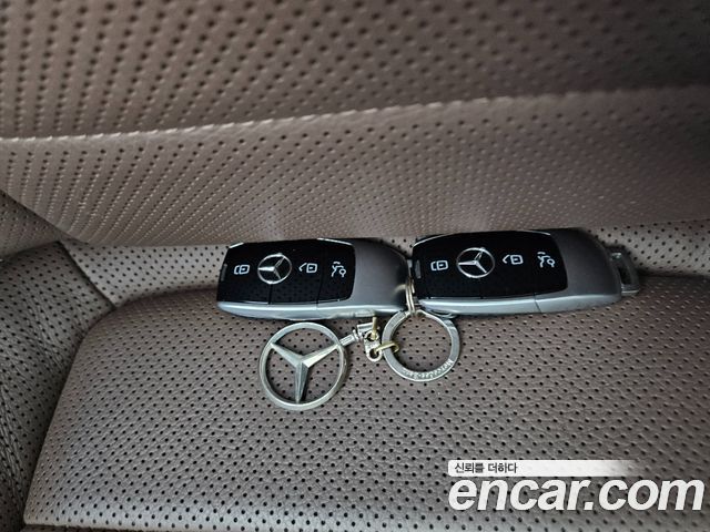Mercedes-Benz E-Class 2019 — photo 15