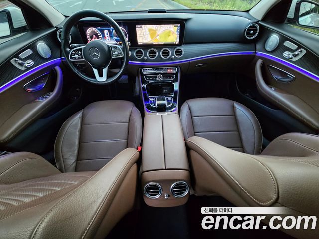 Mercedes-Benz E-Class 2019 — photo 17