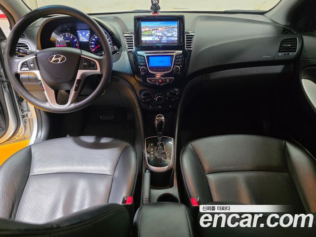 Hyundai Accent 2012 — photo 9