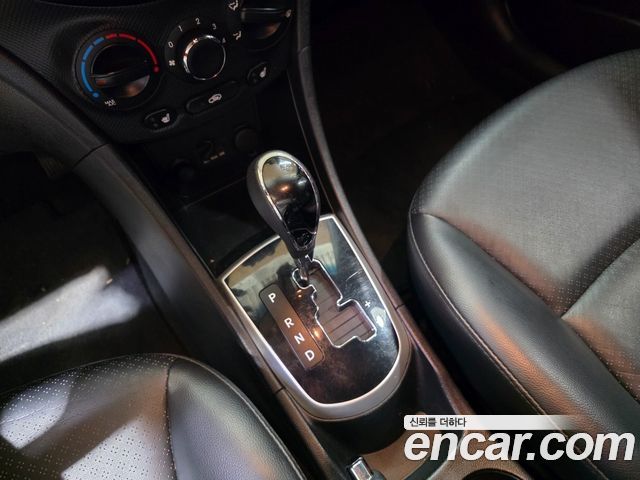 Hyundai Accent 2012 — photo 10