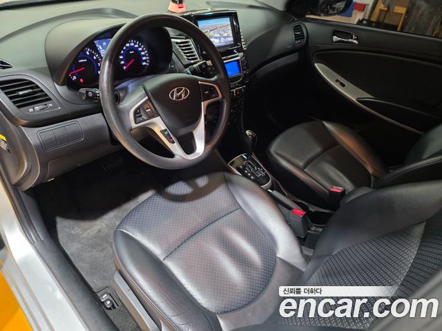Hyundai Accent 2012 — photo 16
