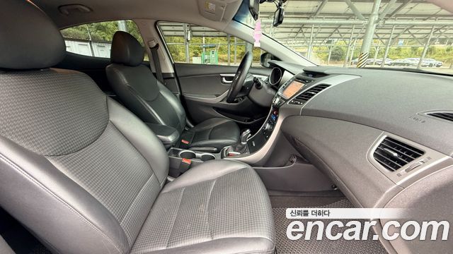 Hyundai AVANTE 2014 — photo 10