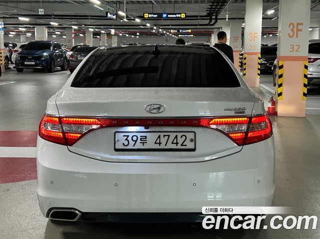 Hyundai Grandeur 2015 — photo 3