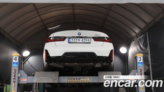 BMW 3-Series 2024 — photo 20