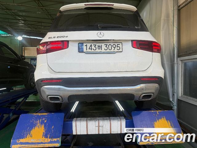 Mercedes-Benz GLB-Class 2024 — photo 2