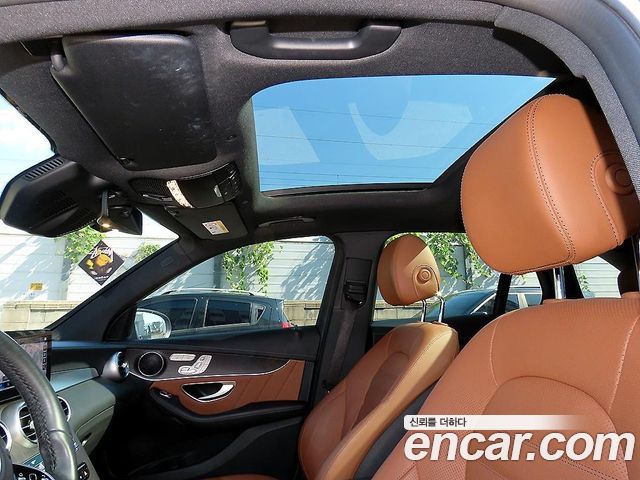 Mercedes-Benz GLC-Class 2022 — photo 16