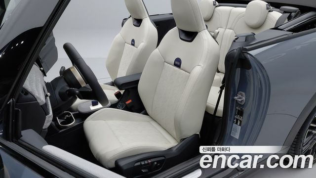 Mini Cooper Convertible 2025 — photo 10