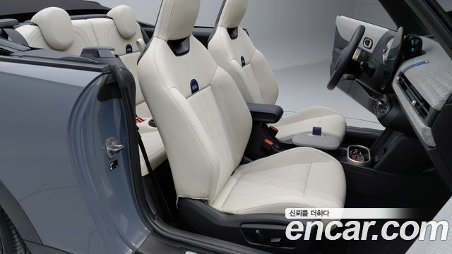 Mini Cooper Convertible 2025 — photo 11