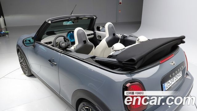 Mini Cooper Convertible 2025 — photo 12