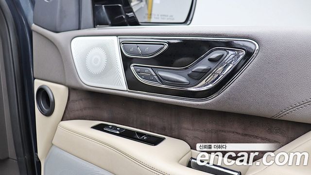 Lincoln Navigator 2022 — photo 11