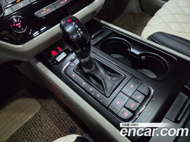 Kia Canival 2016 — photo 11