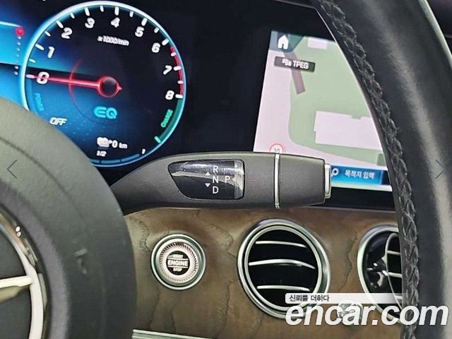 Mercedes-Benz E-Class 2021 — photo 9