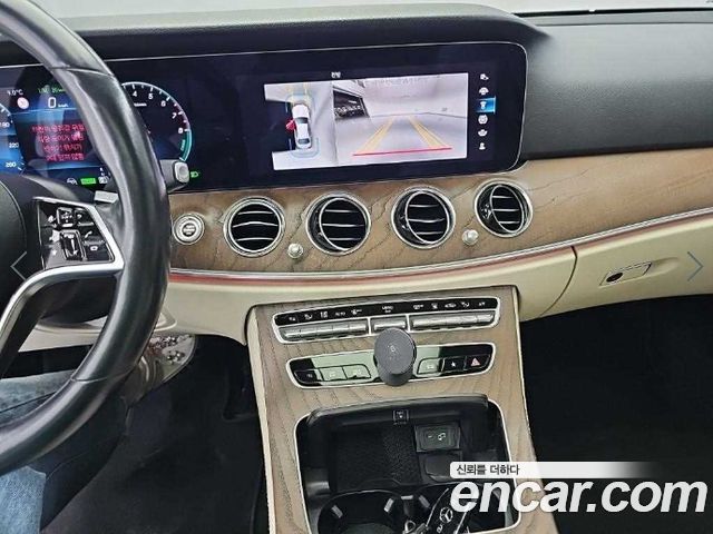 Mercedes-Benz E-Class 2021 — photo 11