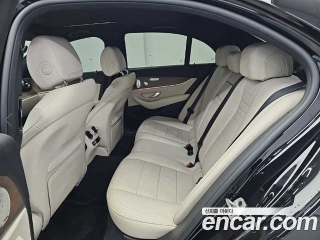 Mercedes-Benz E-Class 2021 — photo 12