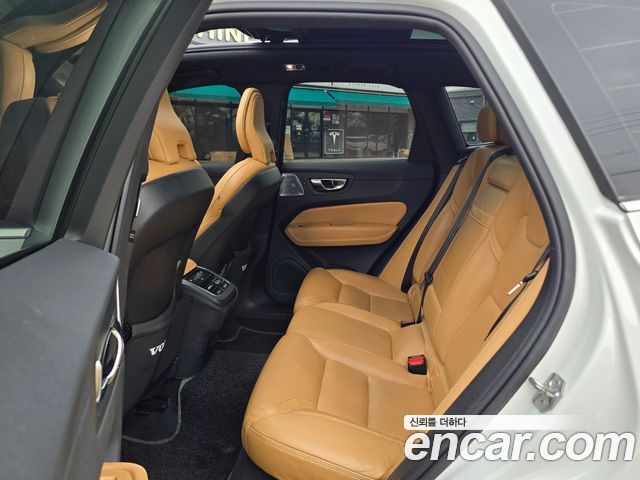 Volvo XC60 2019 — photo 8