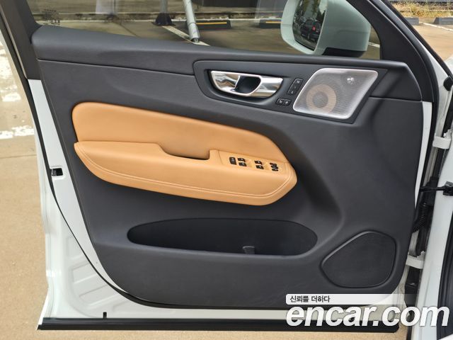 Volvo XC60 2019 — photo 9
