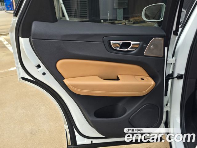 Volvo XC60 2019 — photo 10