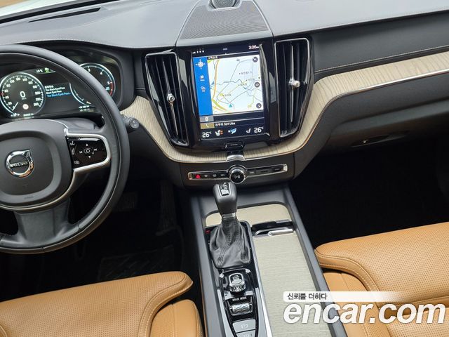 Volvo XC60 2019 — photo 12