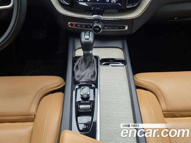 Volvo XC60 2019 — photo 13