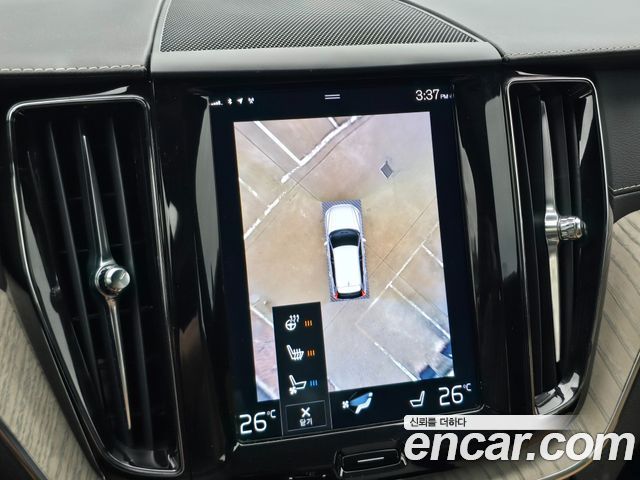 Volvo XC60 2019 — photo 15
