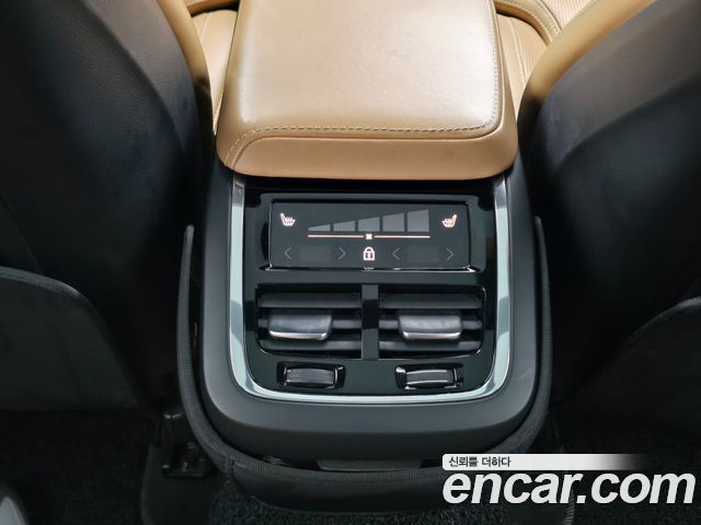Volvo XC60 2019 — photo 17