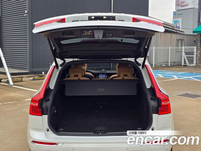 Volvo XC60 2019 — photo 18