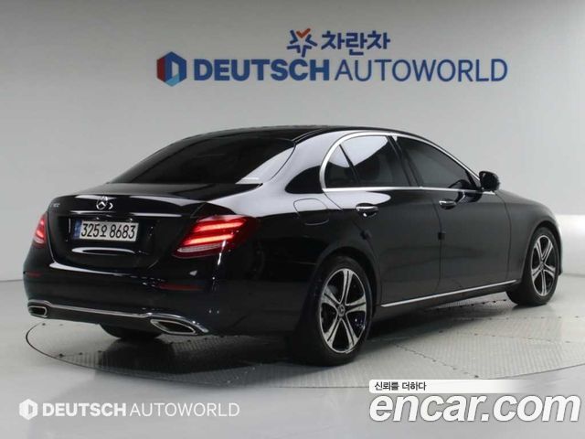 Mercedes-Benz E-Class 2018 — photo 2