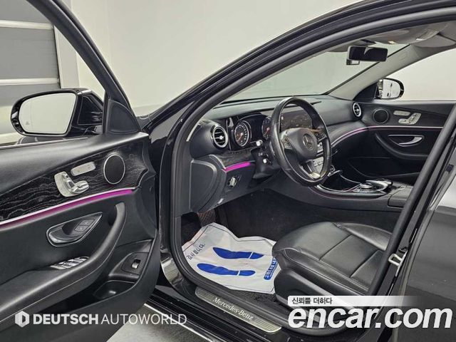 Mercedes-Benz E-Class 2018 — photo 11