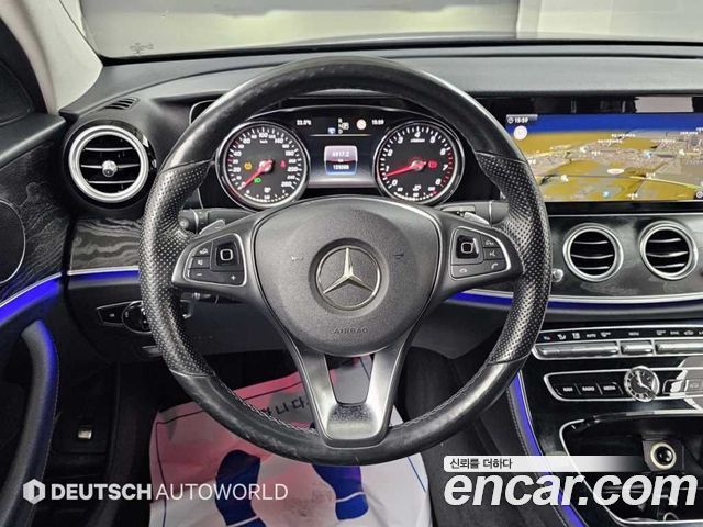 Mercedes-Benz E-Class 2018 — photo 13