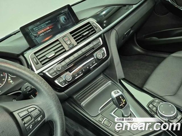 BMW 3-Series 2017 — photo 10