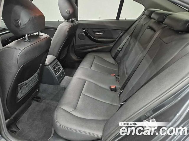 BMW 3-Series 2017 — photo 12