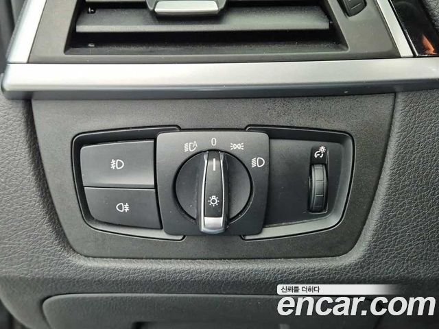 BMW 3-Series 2017 — photo 19