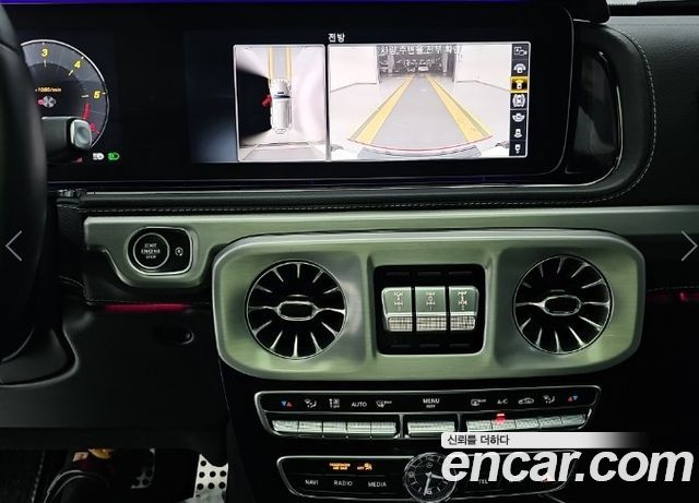Mercedes-Benz G-Class 2023 — photo 10