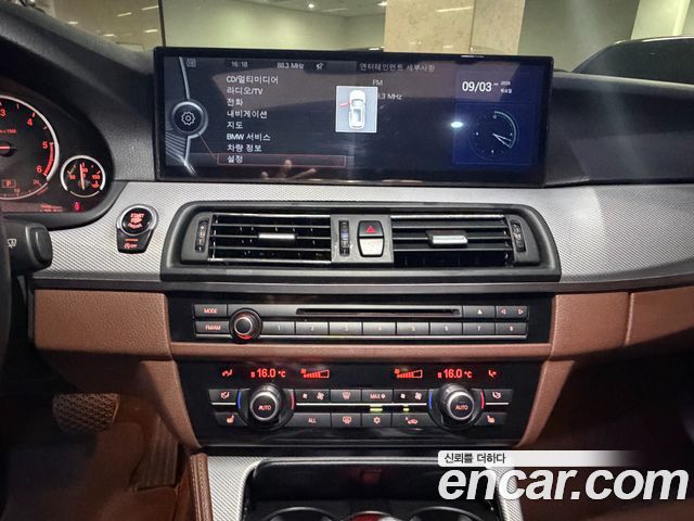 BMW 5-Series 2012 — photo 12