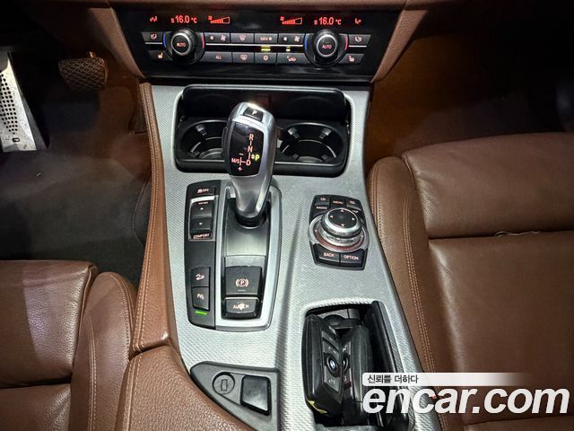 BMW 5-Series 2012 — photo 13