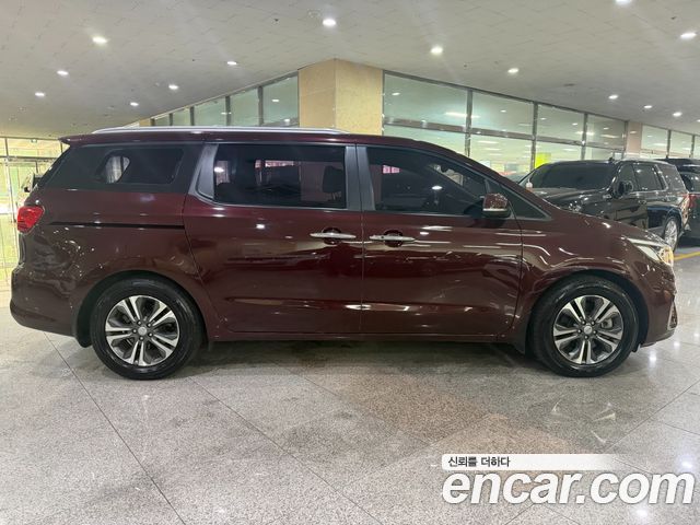Kia Canival 2019 — photo 5