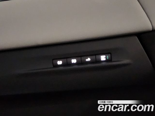 Land Rover Range Rover Evoque 2025 — photo 16