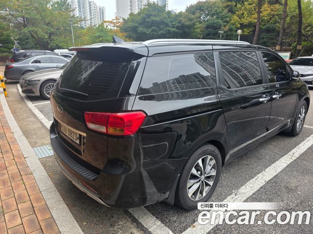 Kia Canival 2016 — photo 4