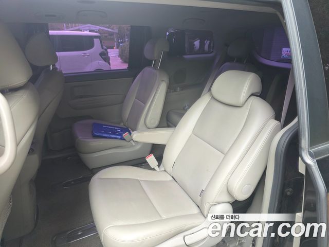 Kia Canival 2016 — photo 11
